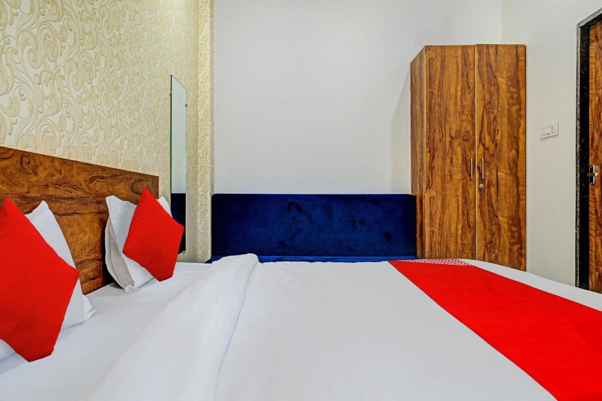 Oyo Flagship Hotel Blue Tick インドール エクステリア 写真