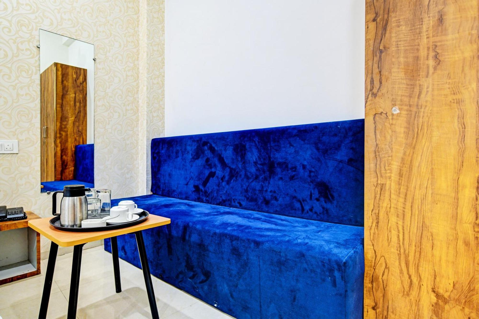 Oyo Flagship Hotel Blue Tick インドール エクステリア 写真