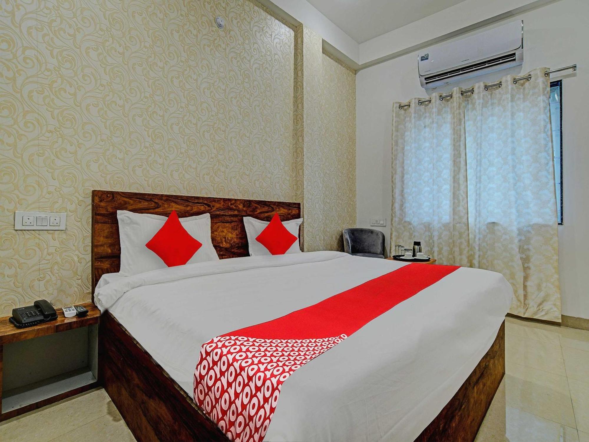 Oyo Flagship Hotel Blue Tick インドール エクステリア 写真